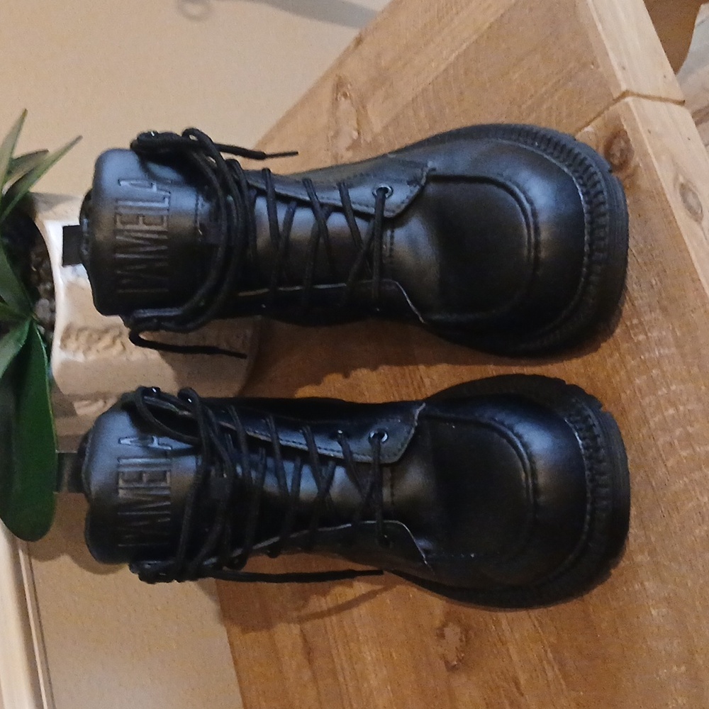 NWOT Steel Toe Pameila Black Faux Leather Safety Working Boots. Size 11